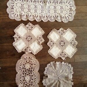 Vintage Crochet Lace Doilies Set